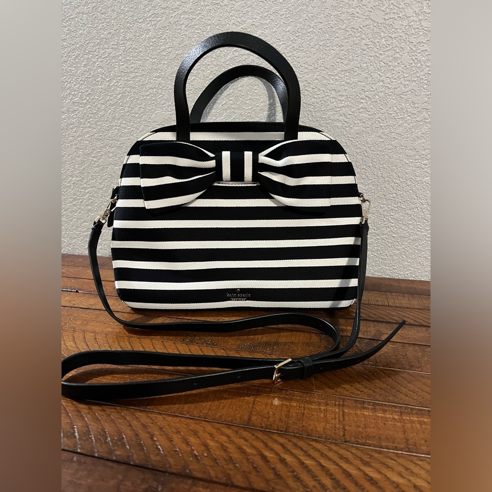 Kate Spade ♠️ Handbag with Crossbody Strap